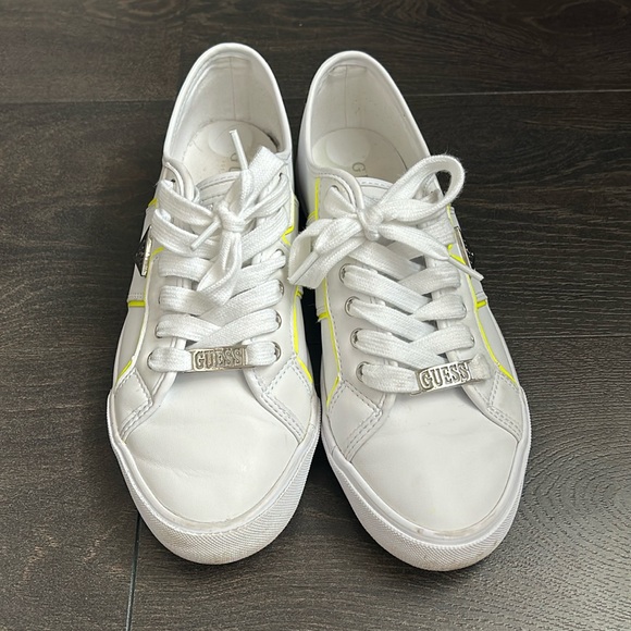 GUESS SHOES. - Picture 2 of 5